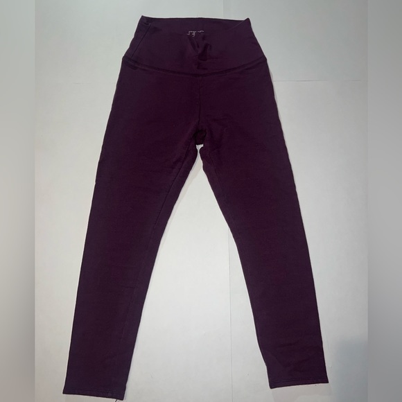 Small burgundy luxe crop leggings super soft - Picture 2 of 4